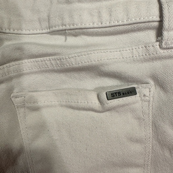 STS Blue Women’s 25W White Shorts - Picture 4 of 8